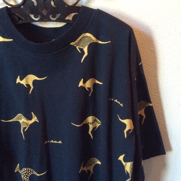 SOLD Australia Kangaroo Men’s Artsy Graphic Tee - Picture 2 of 4